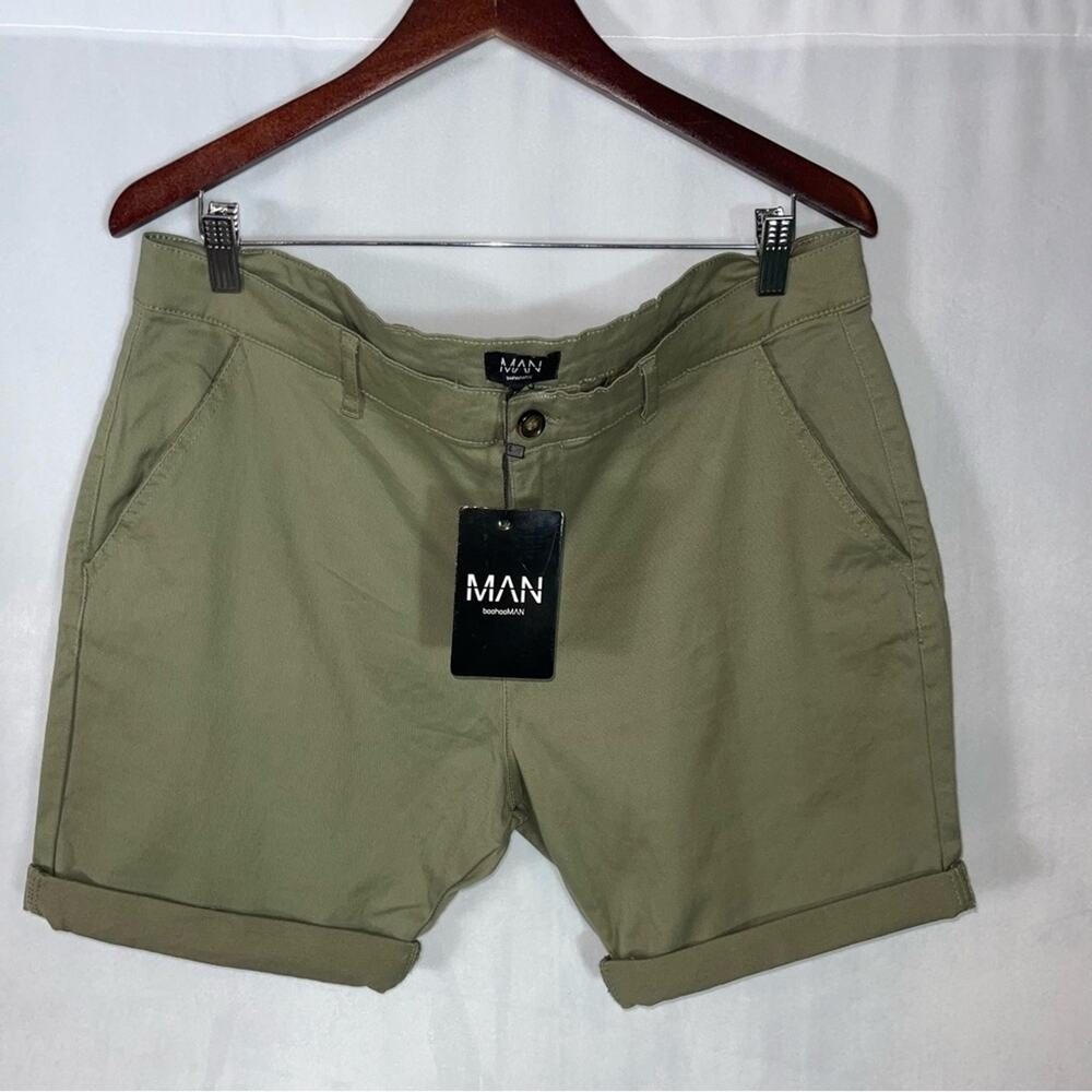 NWT boohooMAN Men's Cuffed Chino Shorts - Olive / Khaki Green
